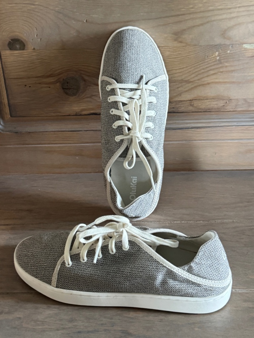 OluKai Pehuea Li Canvas Sneakers Women's 9 Excellent, Barely Worn